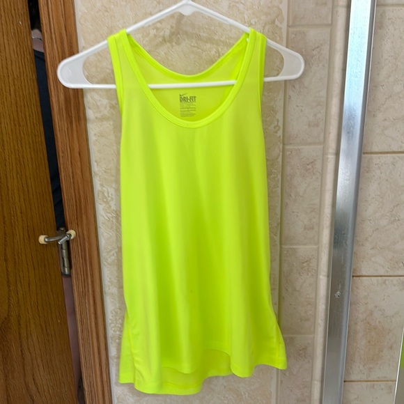 Nike dry fit tank - Picture 1 of 2
